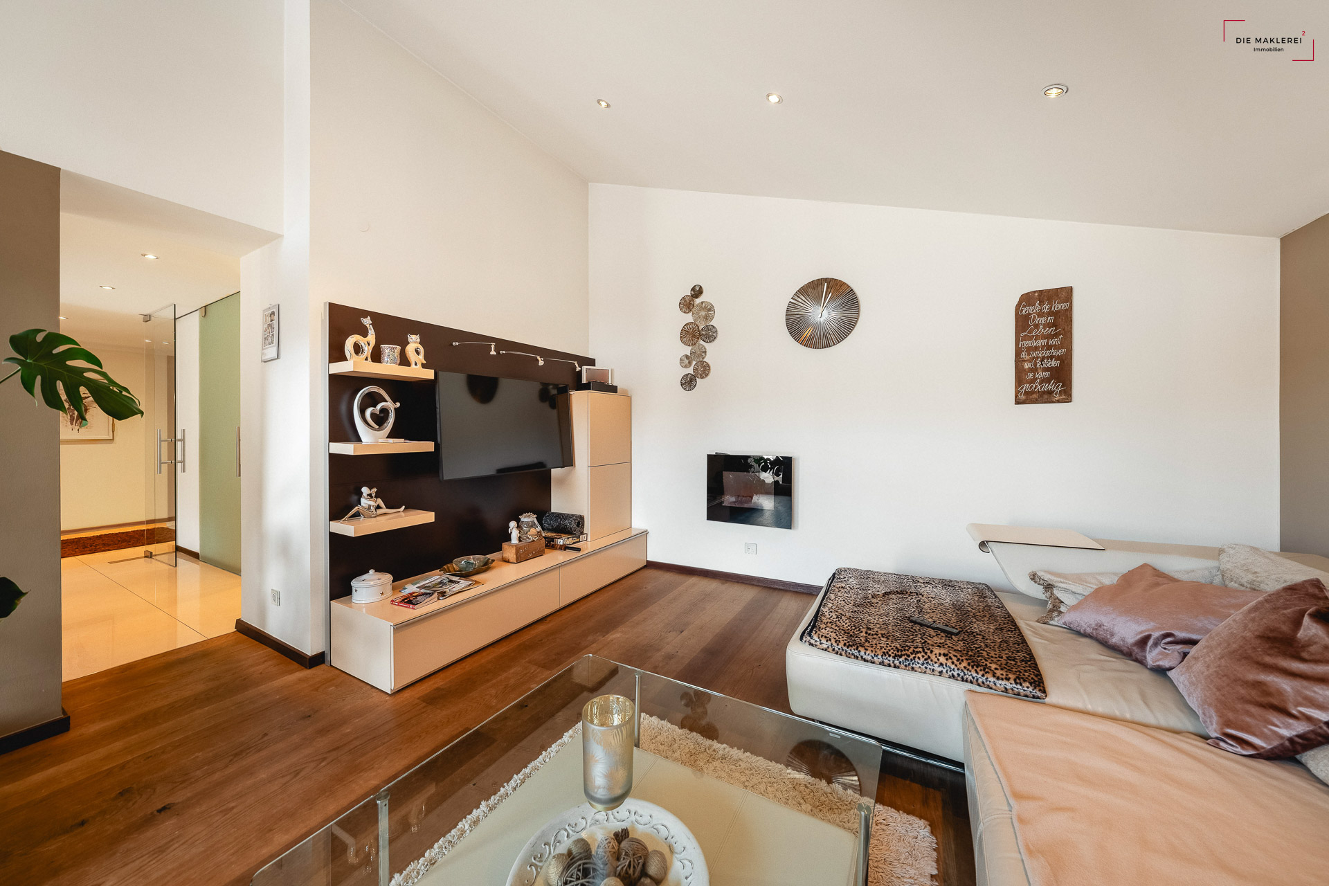 Wohnzimmer betreiberwohnung og